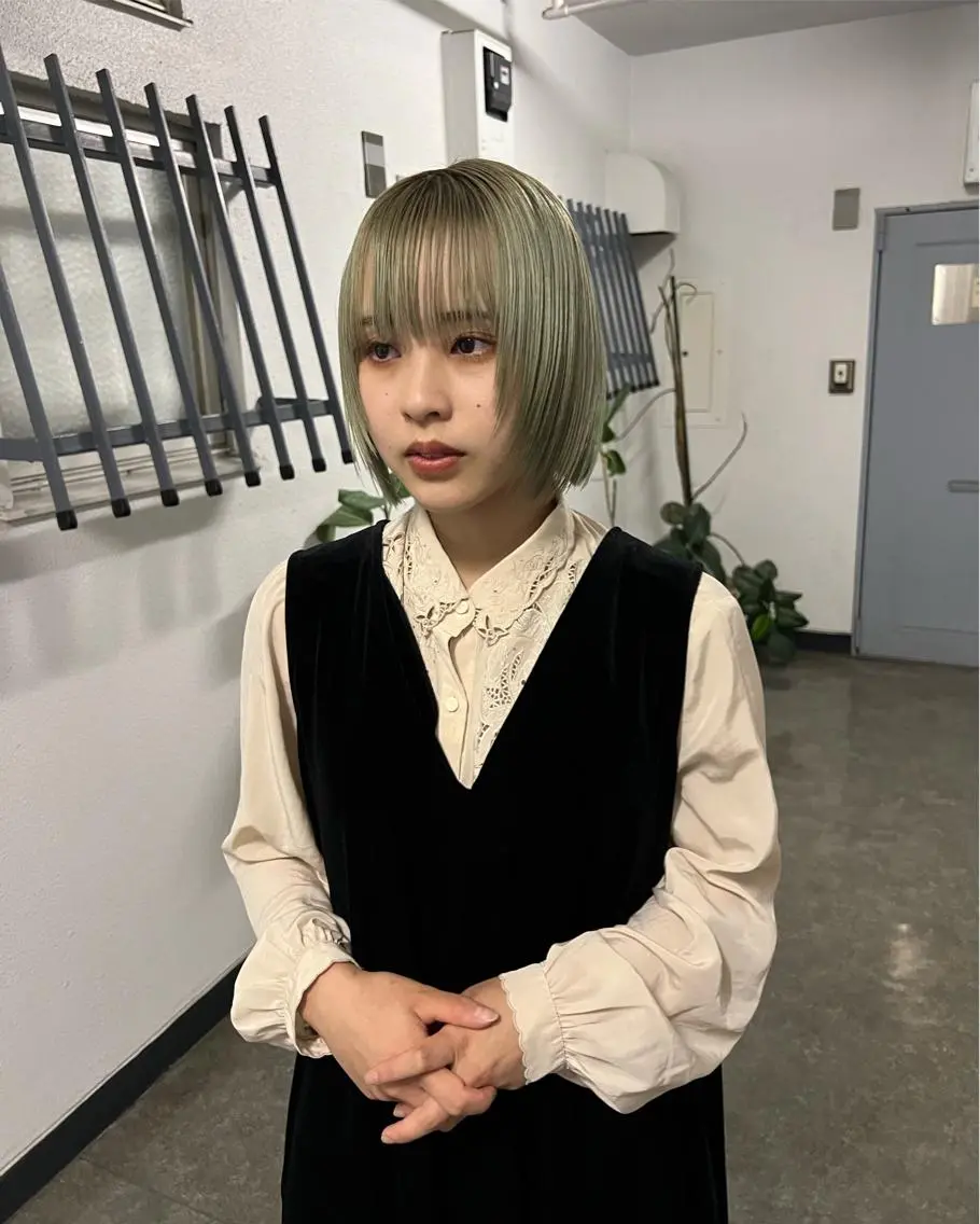 ショート カラー ブリーチ ミント 退色まで透明感ある ダブルカラー/リクのヘアスタイル