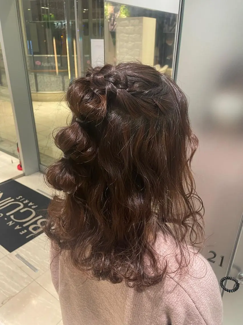 ミディアム カラー ヘアアレンジ ヘアカラー Koharu 髪質改善カラーのヘアスタイル