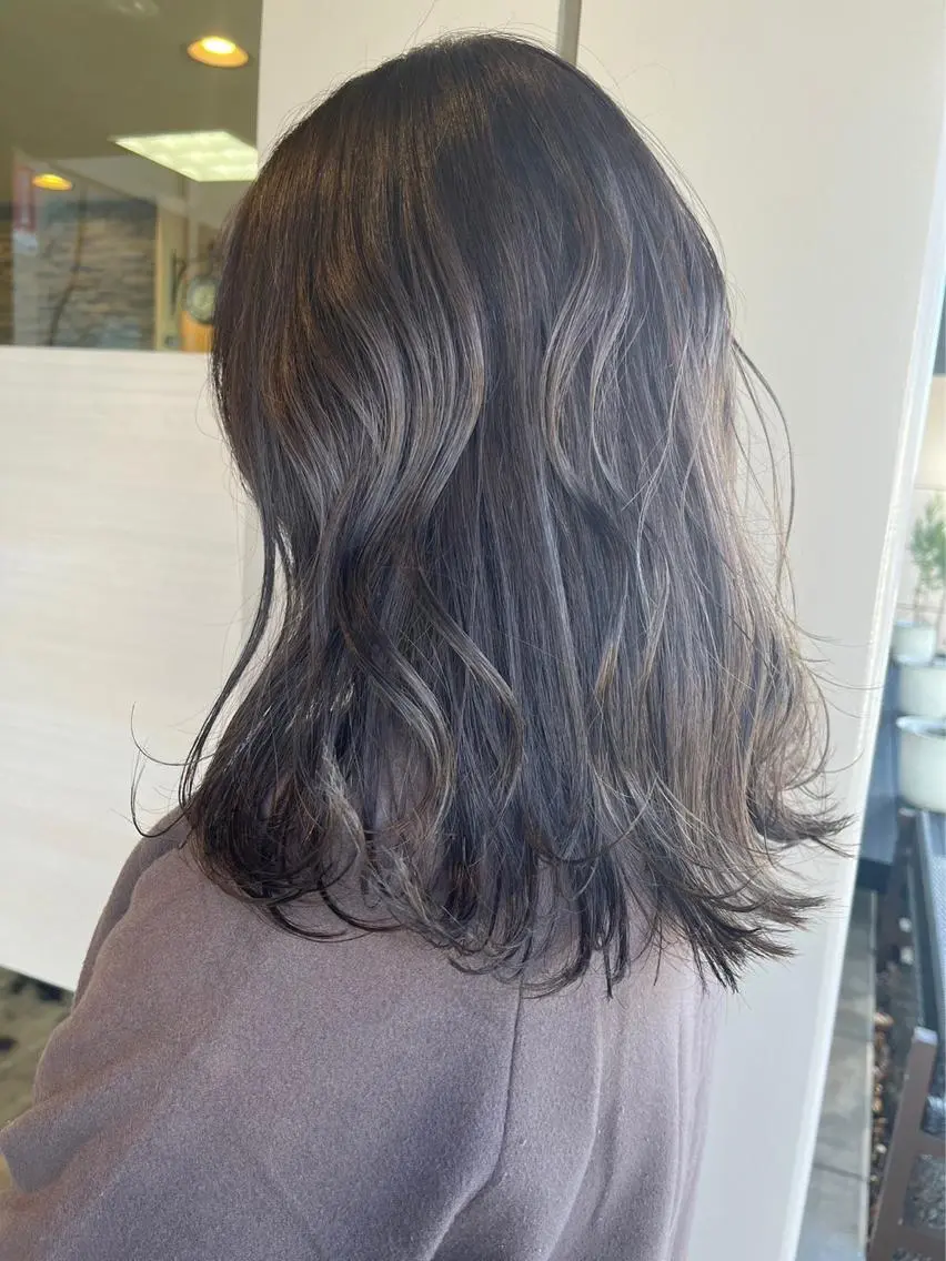セミロング 山浦 貴恵のヘアスタイル
