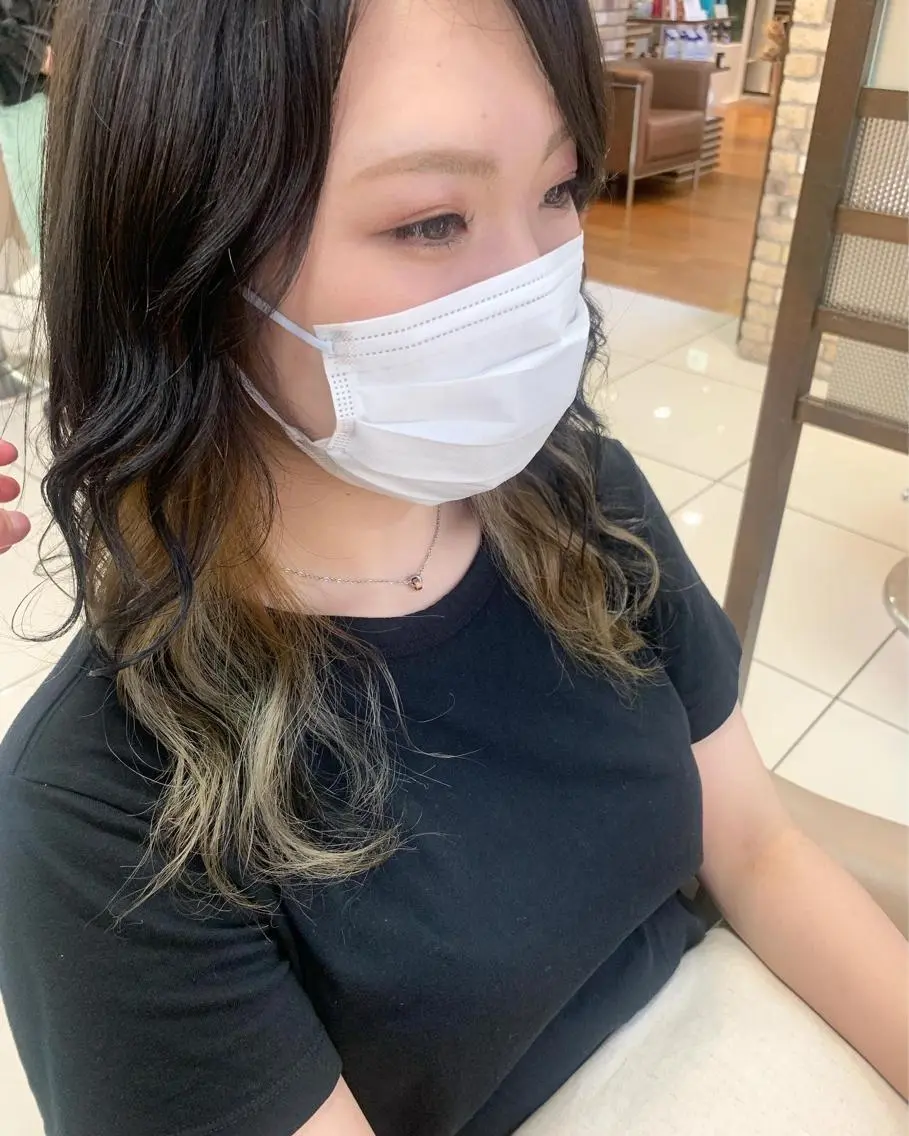 セミロング カラー 羽エクステ🪽 🤍まき🤍のヘアスタイル