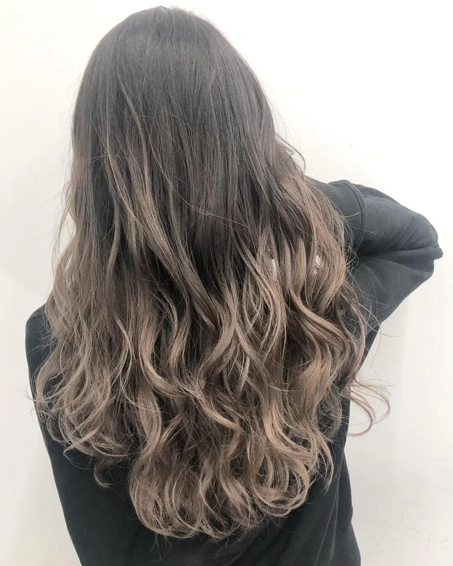 カラー デザインカラー Lienのヘアスタイル