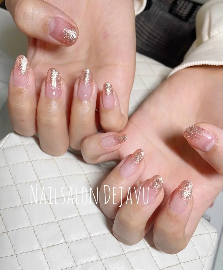 ネイル アートネイル ゴールド グラデーション ラメ(グリッター) ラメグラデーション ハンドネイル Nail salon Dejavu 🌿のネイルデザイン