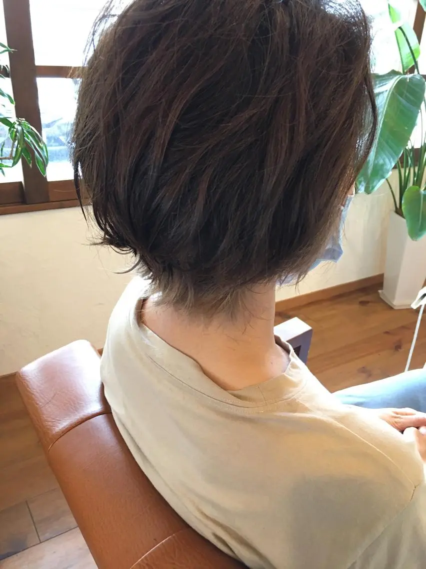 ショート カラー インナーカラー 井上 真利のヘアスタイル
