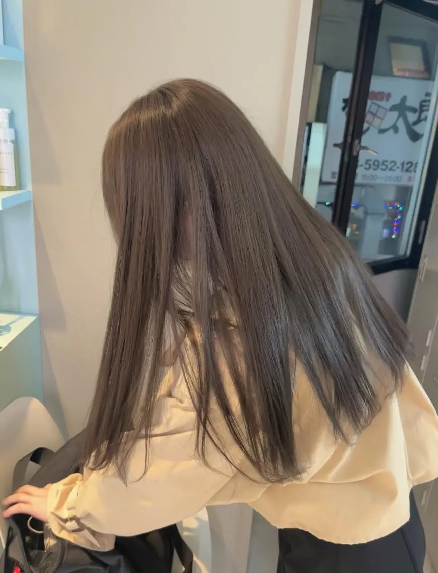 セミロング ヘアカラー 🤎モテ髪＆透明感 ミルクティー🥣🤎のヘアスタイル