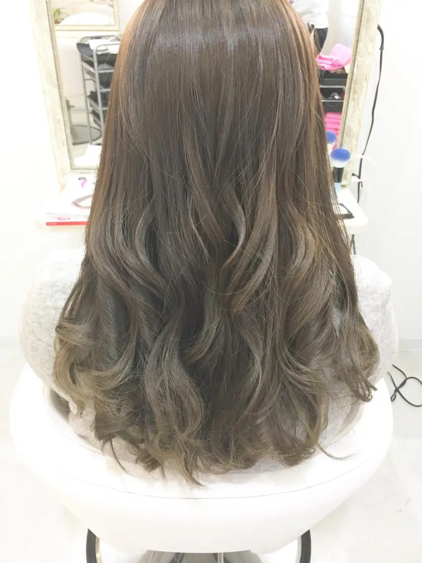 セミロング ロング カラー アッシュ ベージュカラー ハイライトカラー 3Dハイライト ハイライト 髪質改善 中川 翔のヘアスタイル
