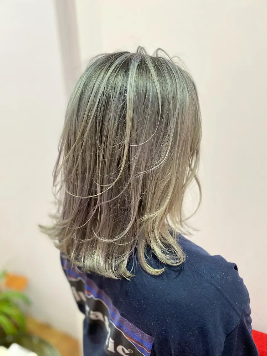 ミディアム レイヤーカット 宮地 崇文のヘアスタイル