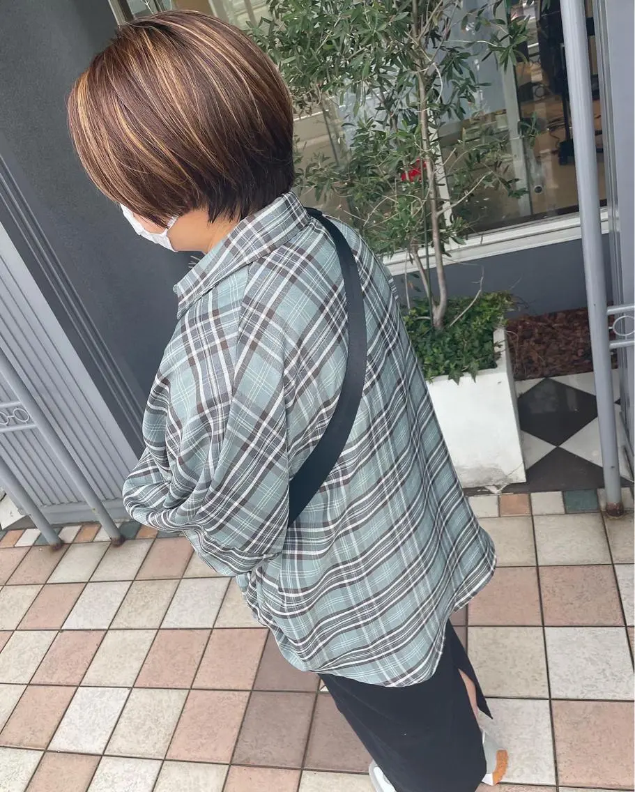 ショート カラー ハンサムショート ハイライトカラー ハイライト ショートヘア ヘアカラー トリートメント 佐々木 麻純のヘアスタイル