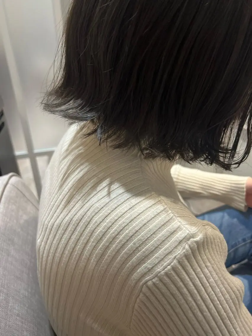 ショート カラー ブルーカラー ブルーグレー ボブ 暗髪カラー🫐パーマ おくだりんかのヘアスタイル