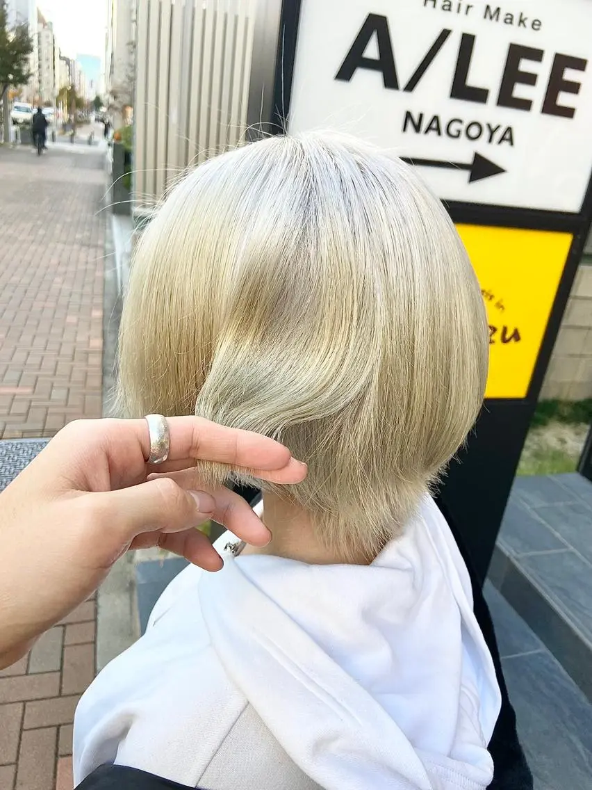 ショート カラー ブリーチ ブロンド ヘアカラー トリートメント ウルフカット レイヤーカット上柿のヘアスタイル