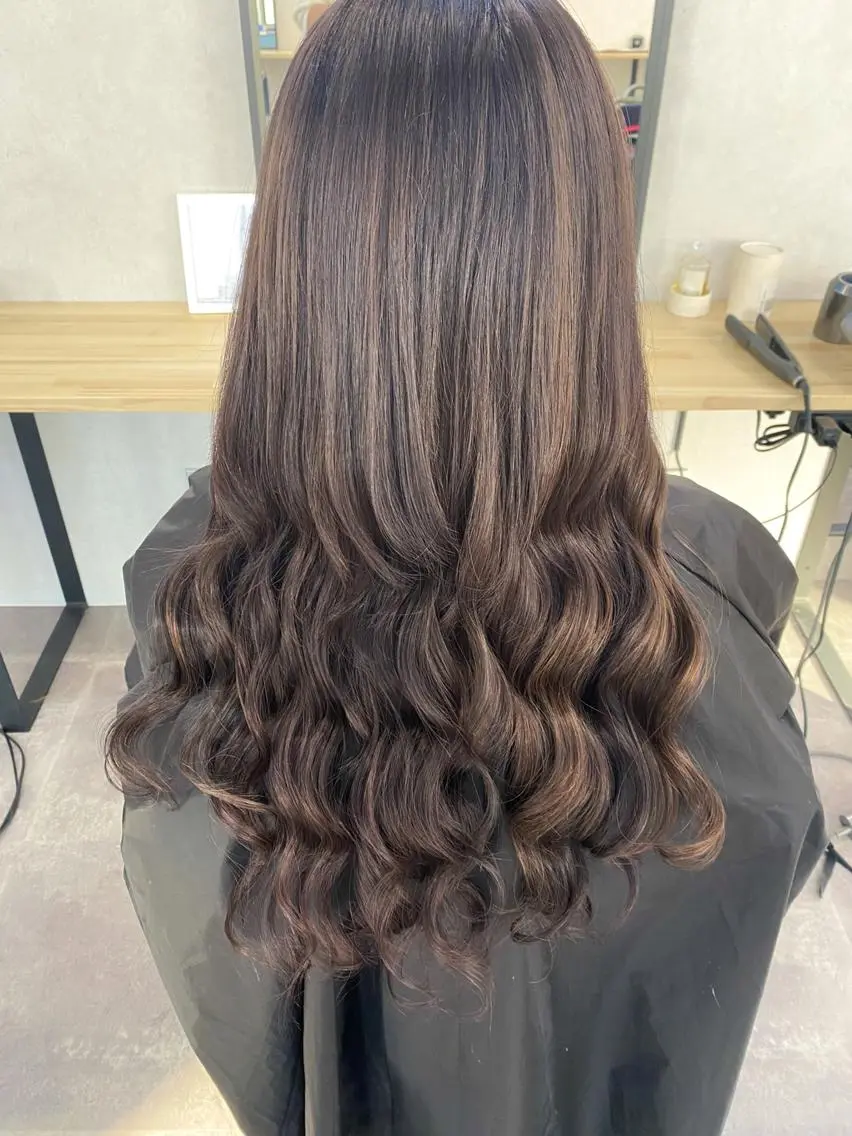 ロング ヘアアレンジ パーマ カラー エクステ ハイトーン カラーのヘアスタイル