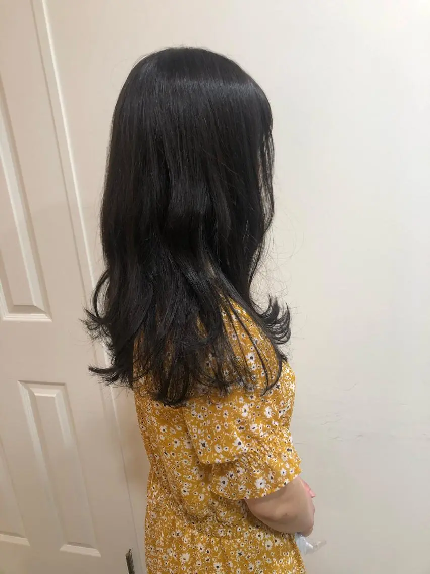 ミディアム カラー カット ヘアカラー トリートメント MIOベージュカラー 柔らかいカラーのヘアスタイル