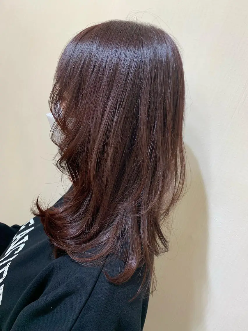 ミディアム カラー パーマ ヘアアレンジ ミディアムレイヤー ブラウンカラー レッドカラー レッドブラウン 顔まわりレイヤー カット ヘアカラー きむえり/髪質改善 /うねり広がり改善のヘアスタイル