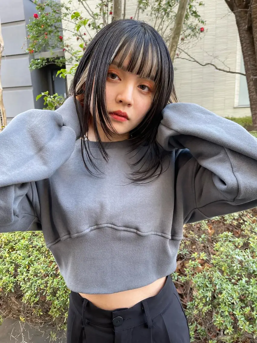 ロング カラー 顔まわりレイヤー デザインカットのヘアスタイル
