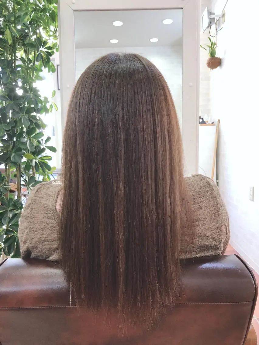 セミロング 大澤 唯のヘアスタイル