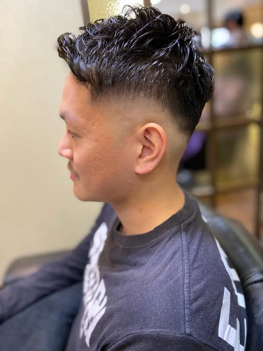 ショート パーマ メンズ フェードカット メンズパーマ スキンフェード メンズカット kimotoのヘアスタイル