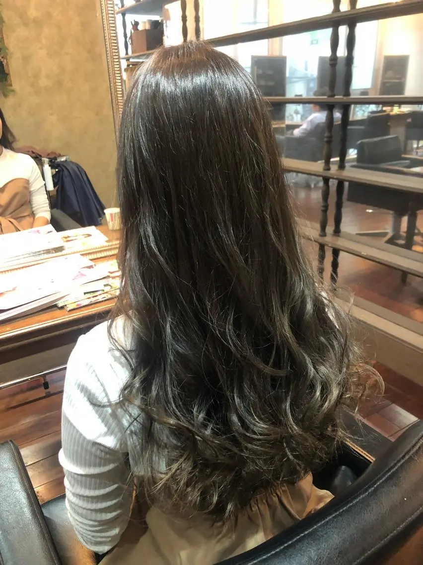 ロング カラー カット ヘアカラー トリートメント 吉本 yoshimotoのヘアスタイル