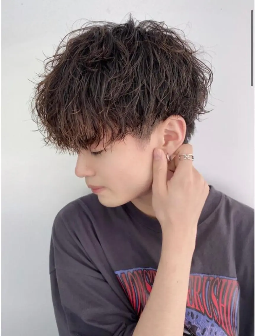 パーマ メンズ センターパート フェードカット メンズハイライト メンズメッシュ マッシュ 大人メンズパーマ メンズ特化　萱原大幹のヘアスタイル