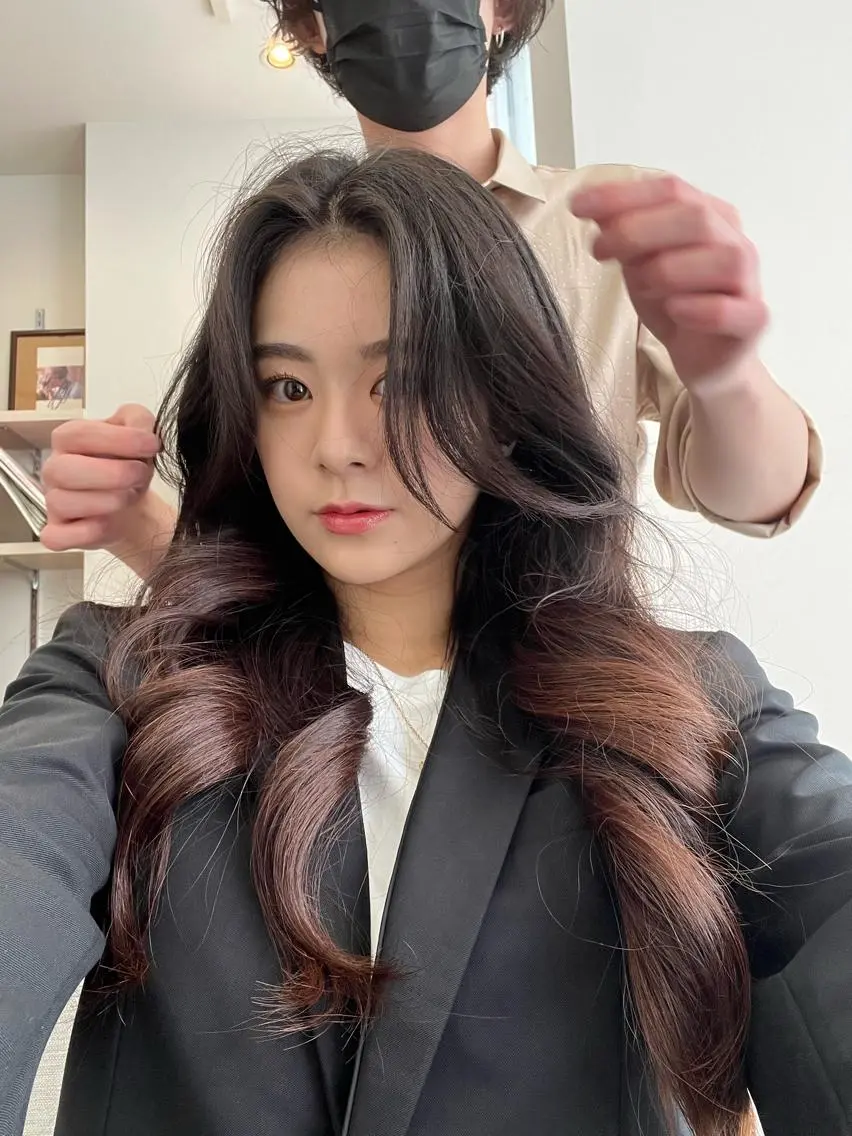 ロング 韓国ヘア レイヤーカットのヘアスタイル