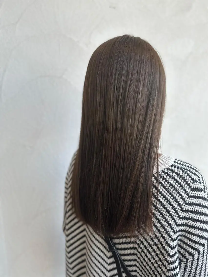 セミロング 山下 襟華のヘアスタイル