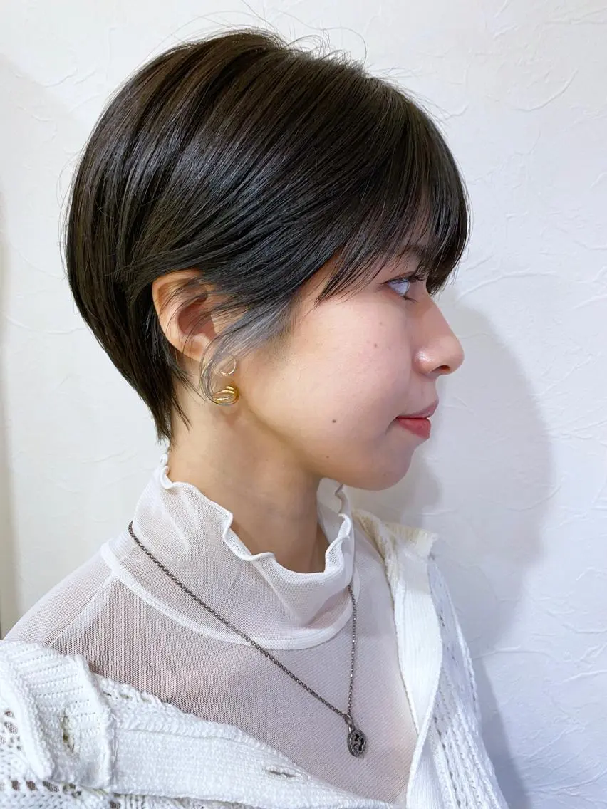 ショート カラー イヤリングカラー ショートヘア ヘアカラー 三瓶 智広のヘアスタイル