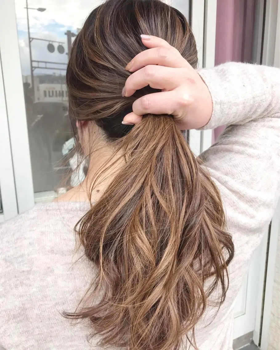 ロング カラー ヘアアレンジ お団子ヘア 切りっぱなしボブ バレイヤージュ ブリーチ デザインカラー Mariana/ 鶴原-ハイライトのヘアスタイル