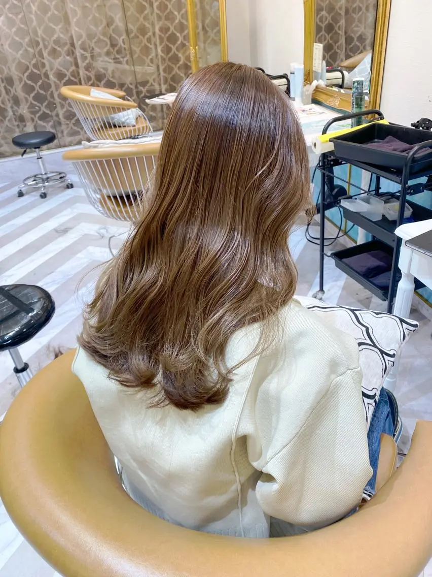 ミディアム カット ヘアカラー トリートメント レイヤーカット /透明感カラー西田のヘアスタイル