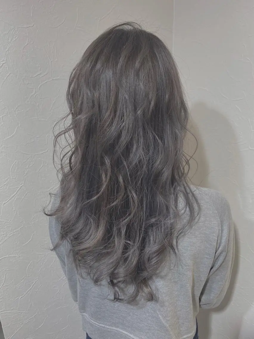 ロング カット ヘアカラー トリートメント 💜 MINORI💜のヘアスタイル