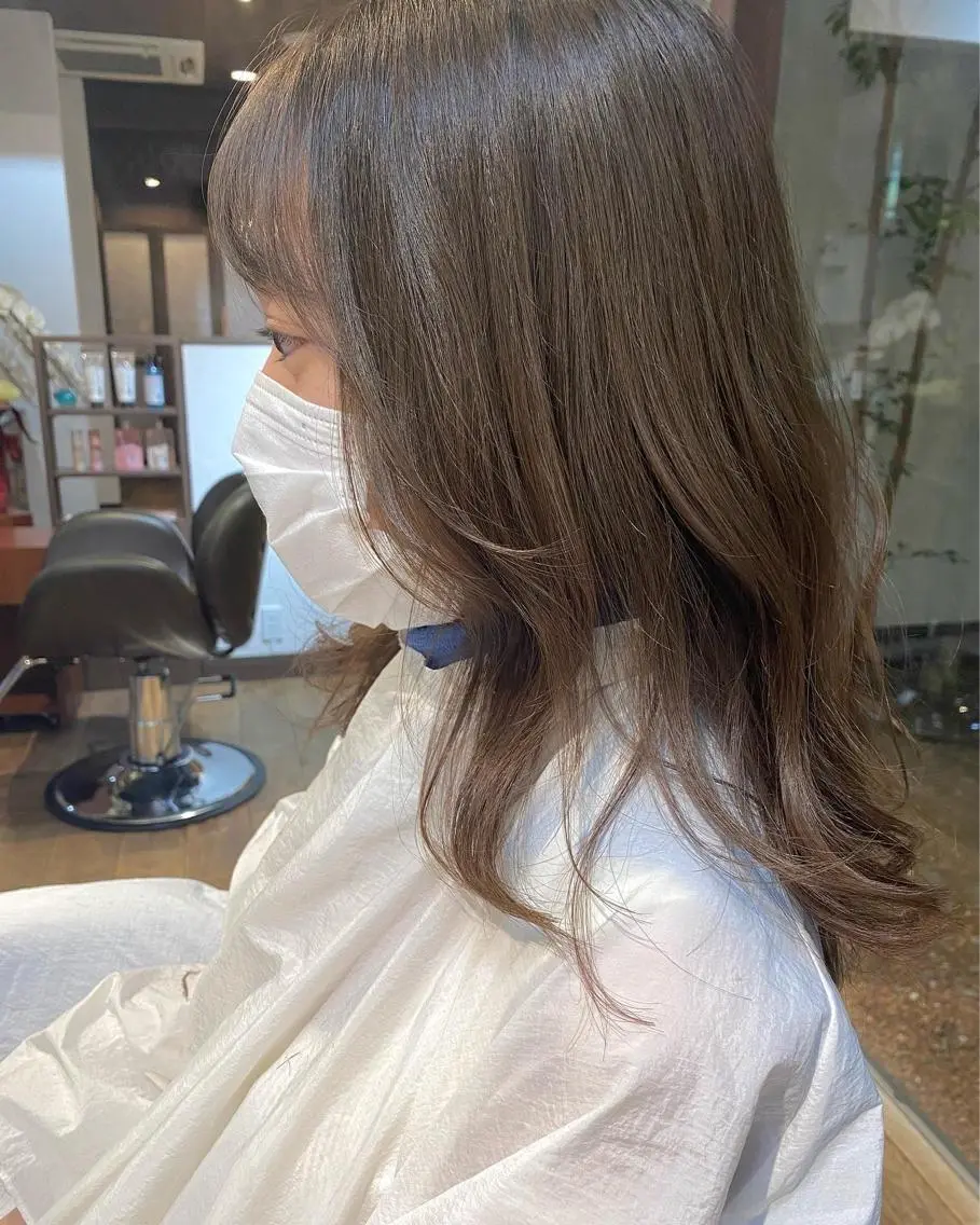 セミロング カラー アッシュ アッシュグレー アッシュグレージュ グレージュ カット ヘアカラー トリートメント 桑原 菜摘のヘアスタイル