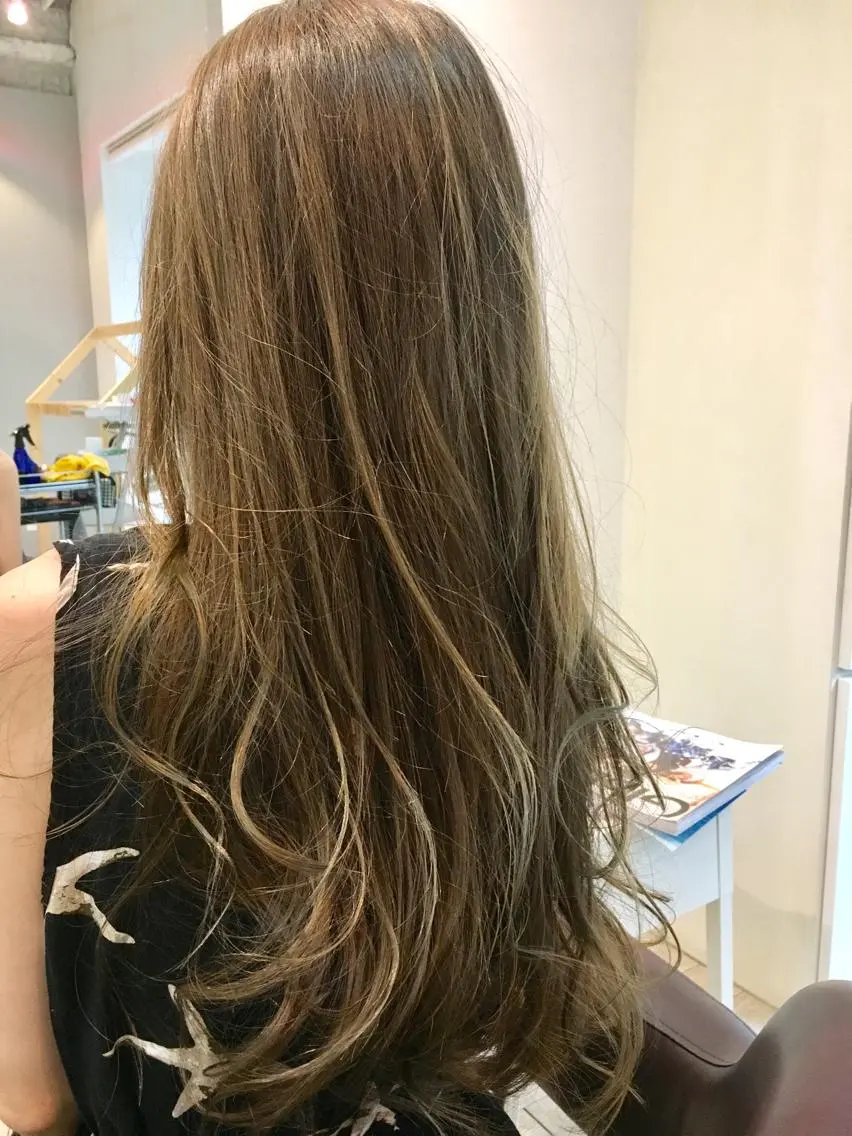 ロング カラー アディクシーカラー ハイライトカラー ハイライト 中村 よしひでのヘアスタイル