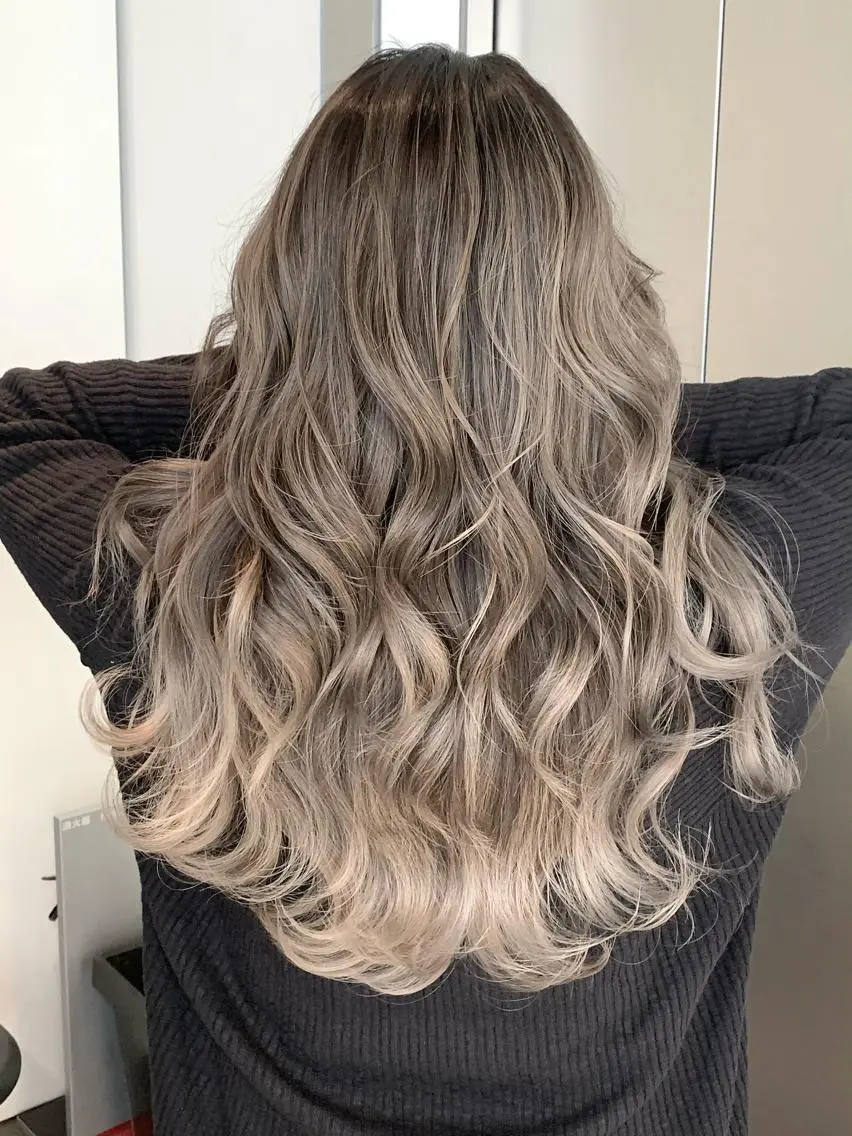 ロング カラー ベージュカラー グラデーションカラー ハイライトカラー くせ毛 外国人風カラー 阿部 圭悟のヘアスタイル
