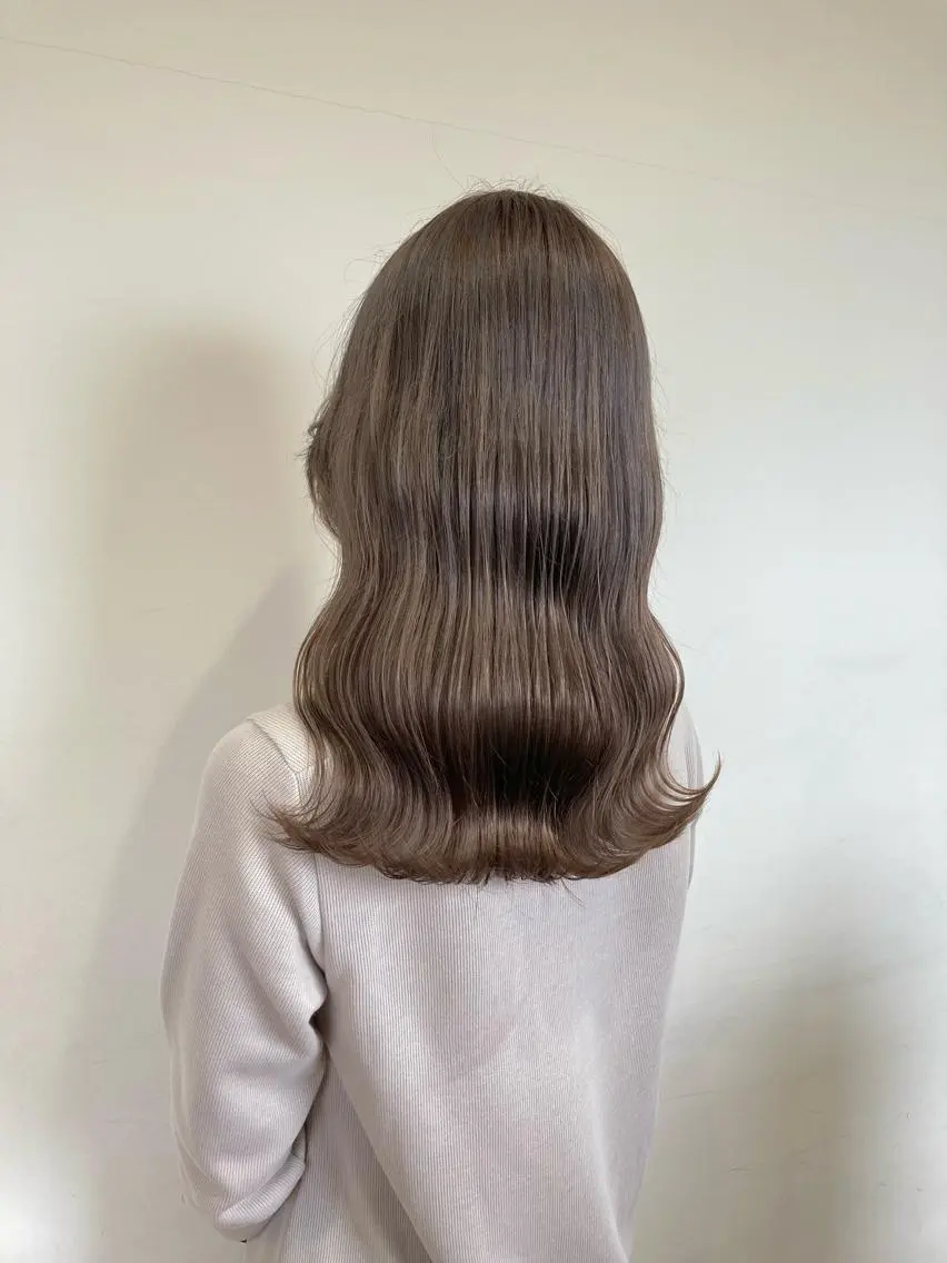 セミロング 梅山 美侑のヘアスタイル