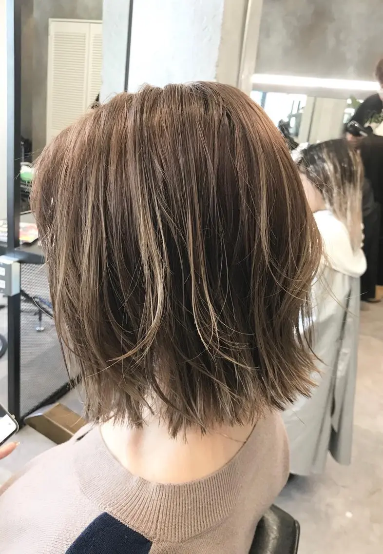 ミディアム カラー ハイライトカラー ハイライト 色気レイヤー& ショートはお任せ🌟のヘアスタイル