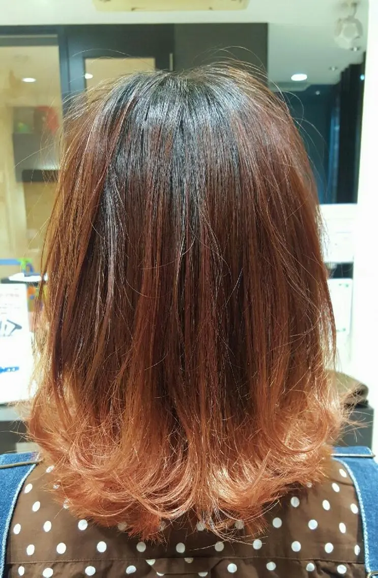 ショート カラー ヘアアレンジ 切りっぱなしボブ グラデーションカラー ピンクカラー レッドカラー ボブ 秋山 幸太のヘアスタイル