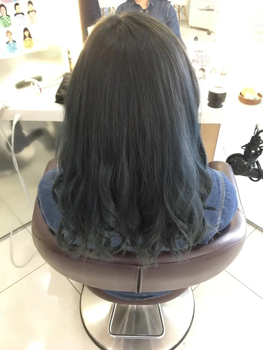 ミディアム カラー アディクシーカラー ブリーチ ブルーカラー ブルージュ 広がり、まとまらない お悩み改善/ 中田のヘアスタイル