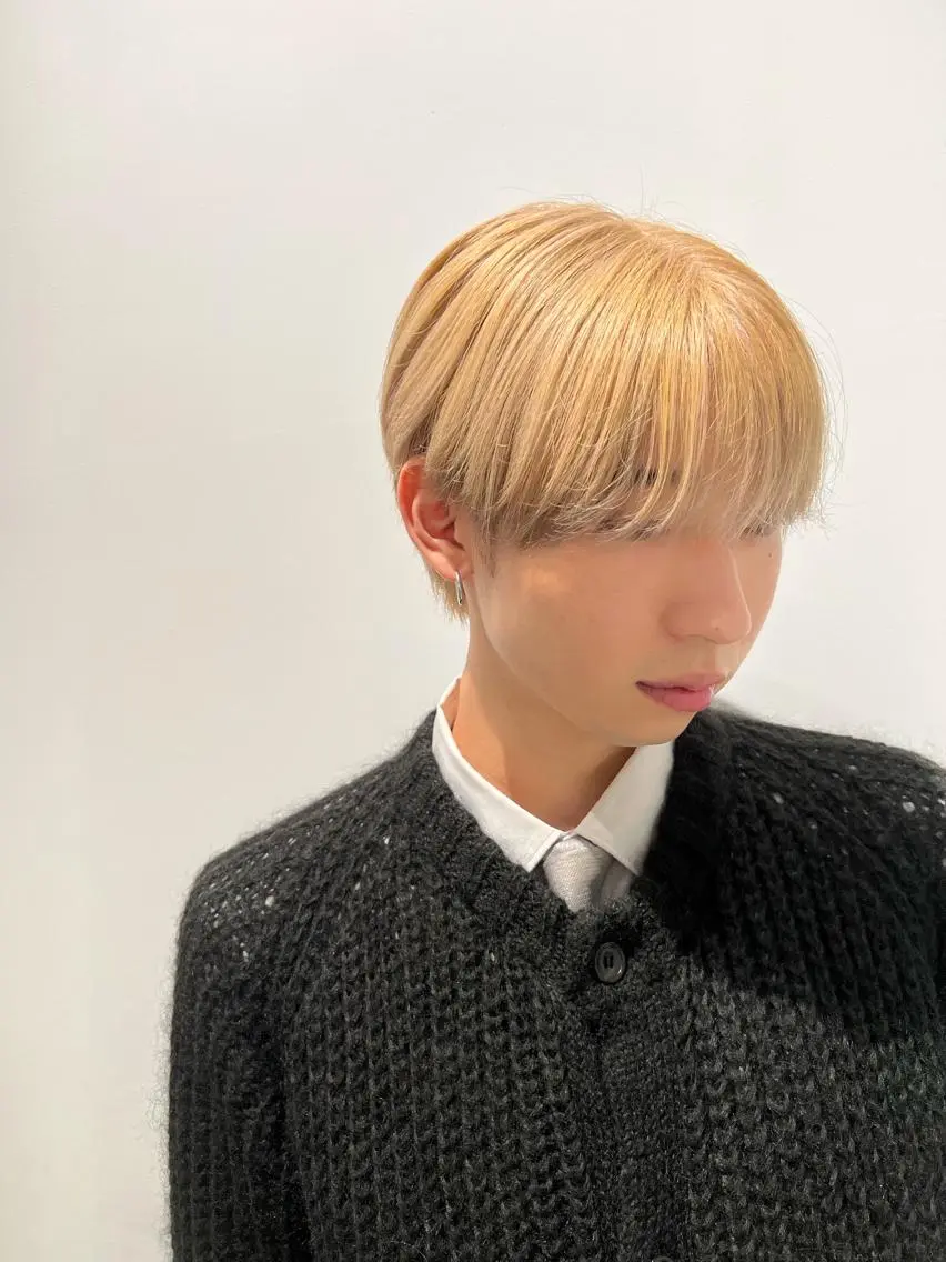 ショート カラー メンズ メンズブリーチ センターパート メンズハイライト メンズハイトーン メンズ韓国風 カット ヘアカラー メンズStylist 山根慧のヘアスタイル
