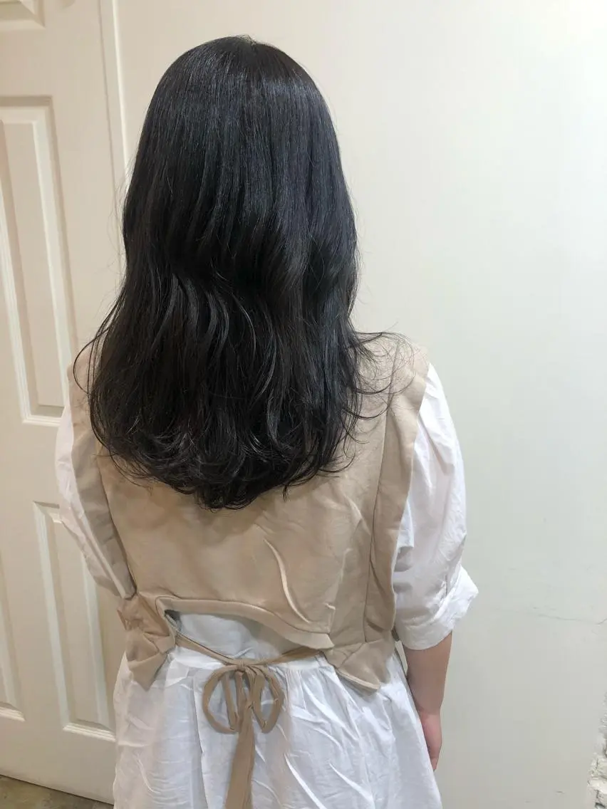 セミロング カラー カット ヘアカラー トリートメント MIOベージュカラー 柔らかいカラーのヘアスタイル