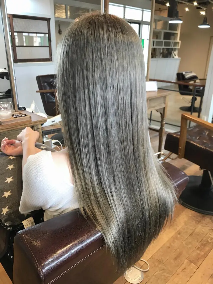 ロング タカツド ユウキのヘアスタイル