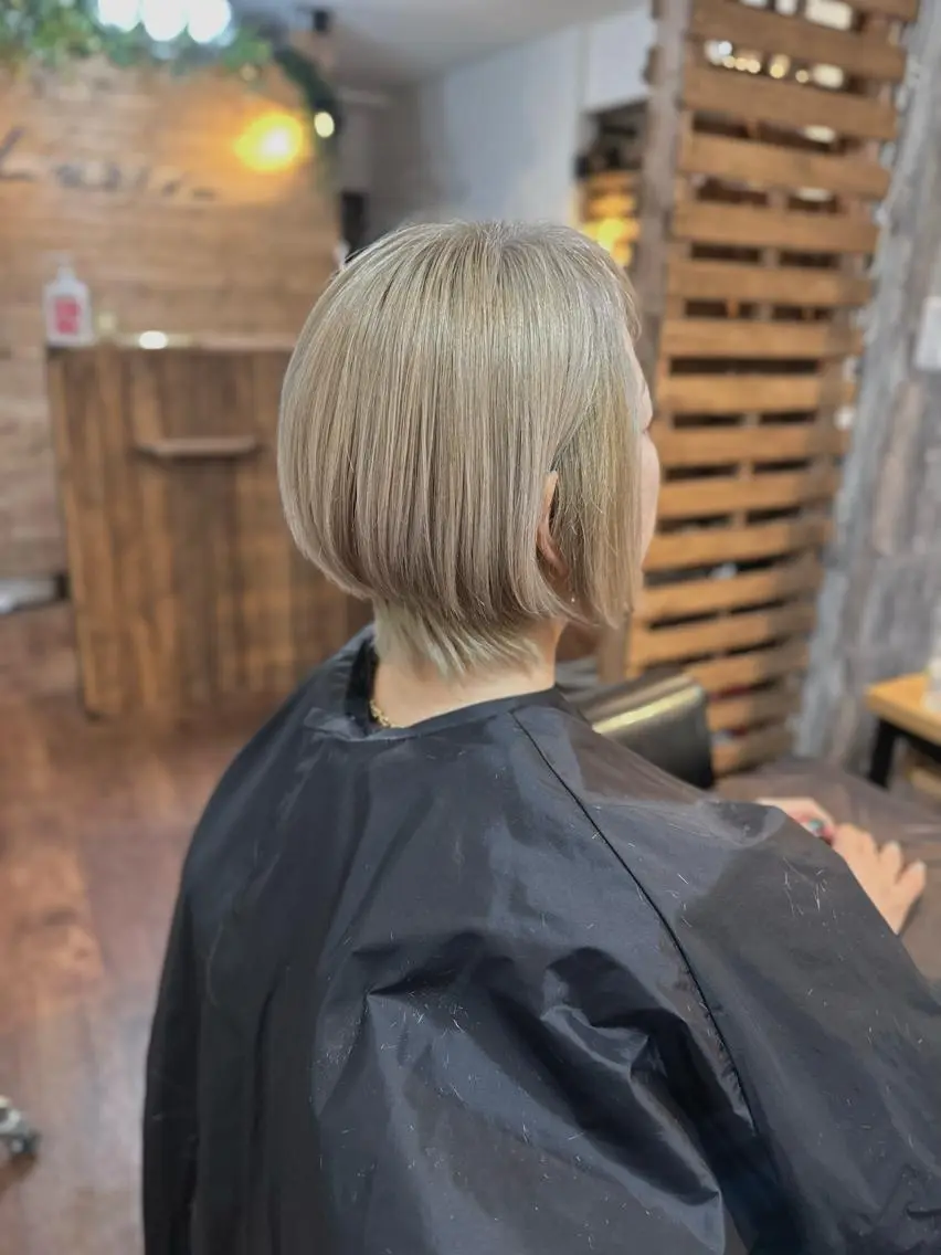 ショート カラー ブロンド カット ヘアカラー トリートメント Luzir⭐︎ GEN⭐︎のヘアスタイル
