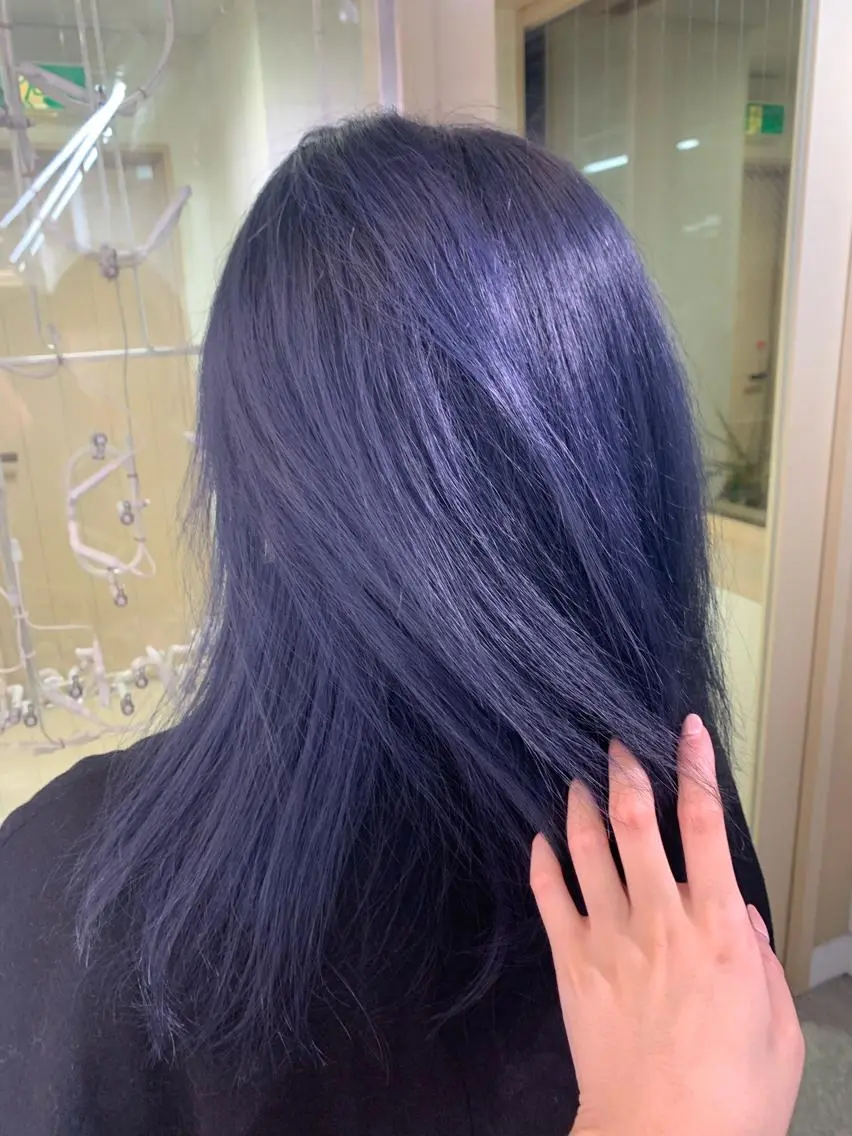 セミロング カラー ブルーカラー 韓国🤍ワンホンヘア みかん🇨🇳のヘアスタイル