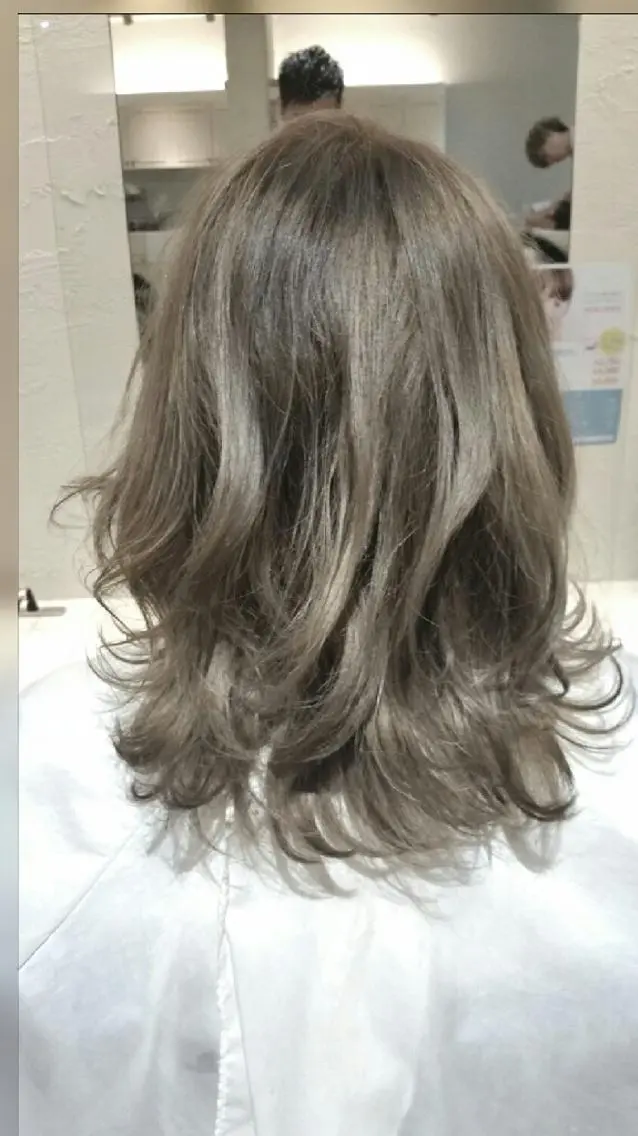 ミディアム セミロング ロング カラー ヘアアレンジ グレージュ シルバー シルバーグレージュ 【髪質改善美容師】t occa茨木篠原健太のヘアスタイル