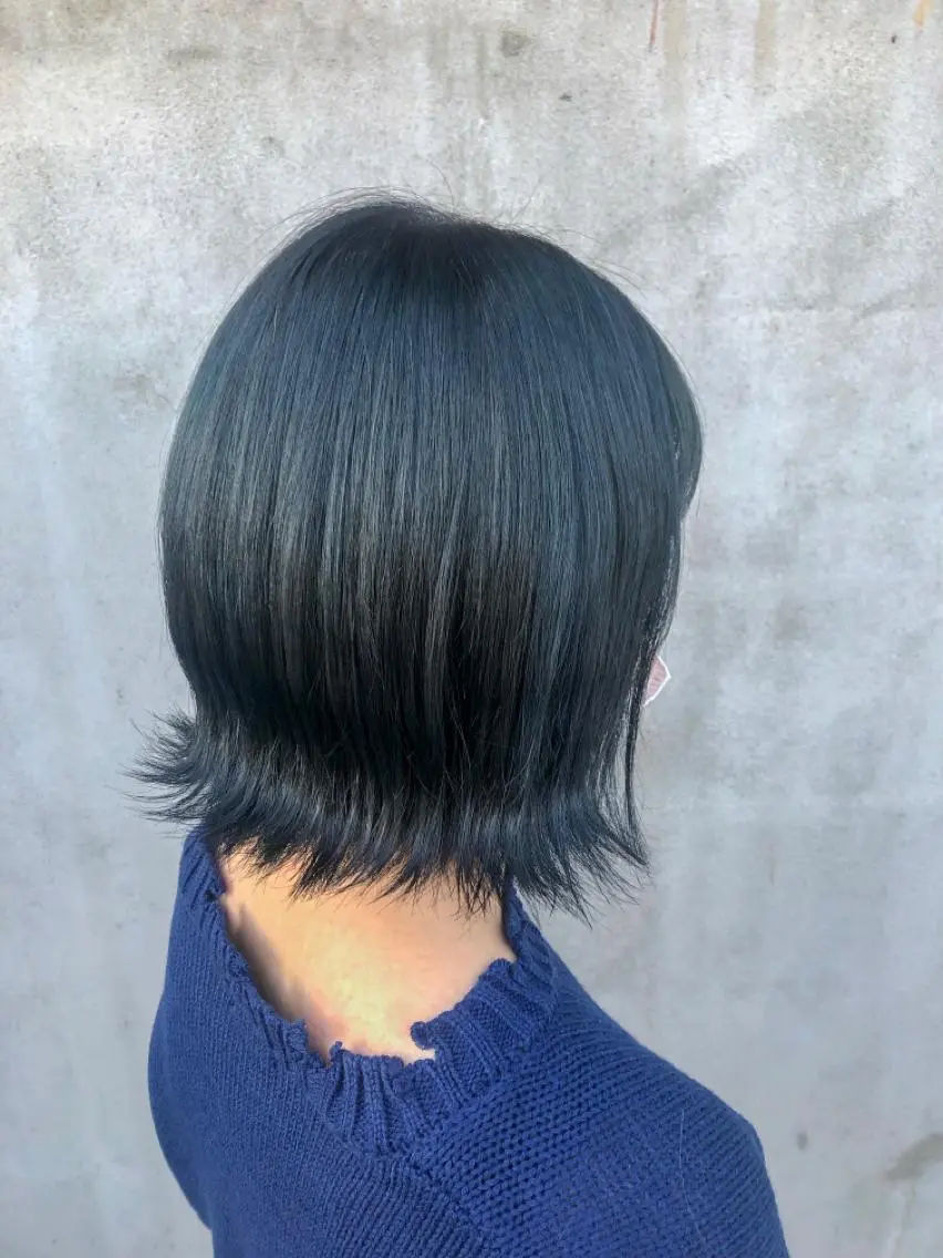 ミディアム カラー ブリーチ ブルーカラー ヘアカラー 佐藤 美聡のヘアスタイル
