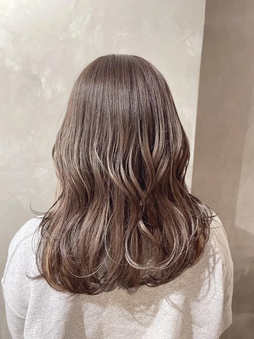 セミロング カラー 梅田美容室 山崎海波のヘアスタイル