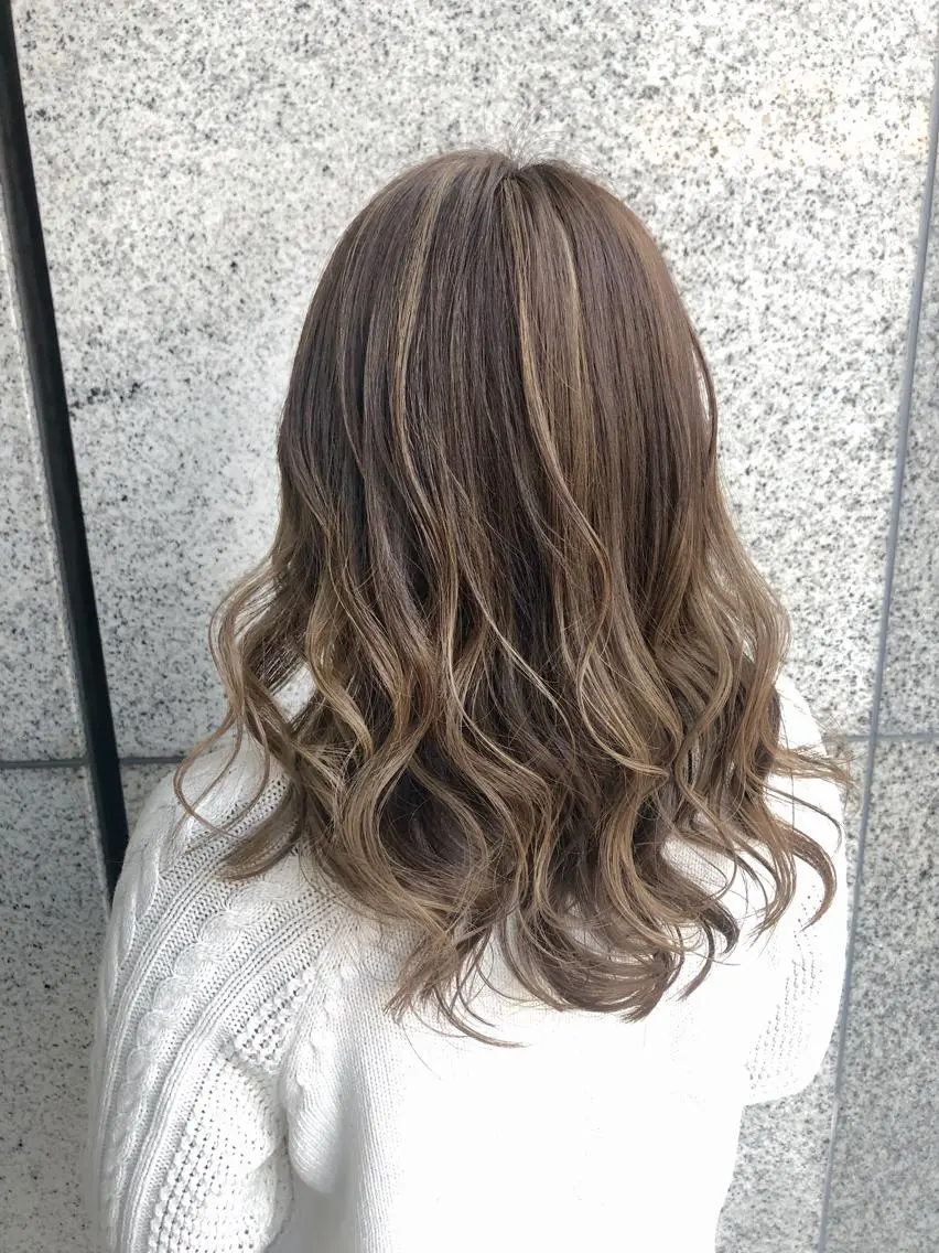 セミロング カラー ベージュカラー ハイライトカラー ハイライト ナチュラルスタイル/ 透明感カラー/比嘉のヘアスタイル