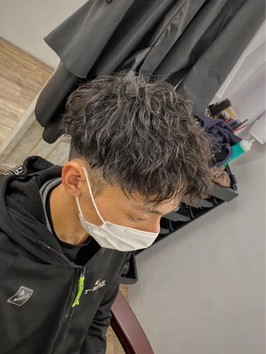 ショート パーマ メンズ 原田 涼矢のヘアスタイル