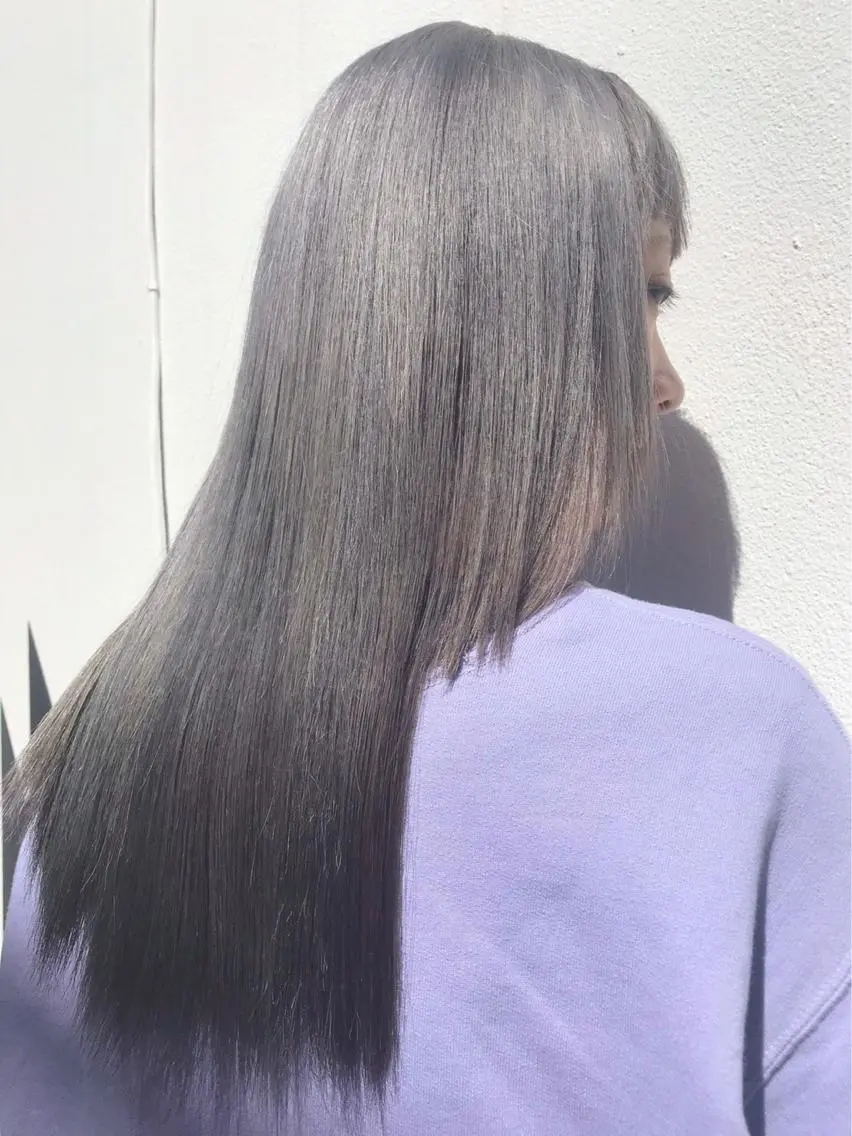 ロング カラー アッシュ シルバー シルバーアッシュ 藤井 貴美子のヘアスタイル