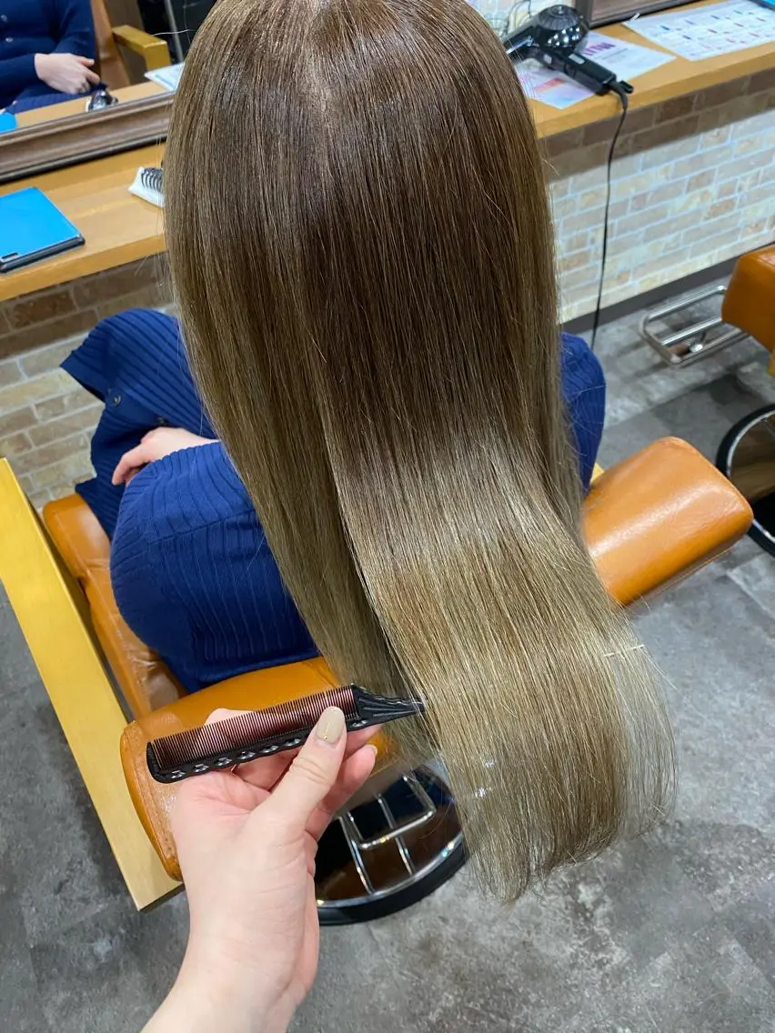 セミロング アッシュ 美髪ヘア 🤍erikaのヘアスタイル