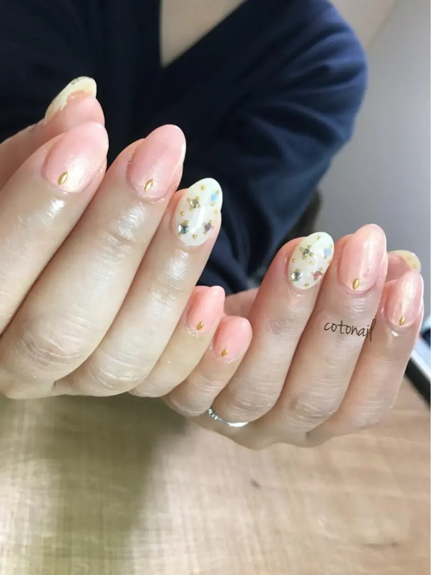 ミディアム ネイル アートネイル ハンドネイル ツメトマツゲ .のネイルデザイン