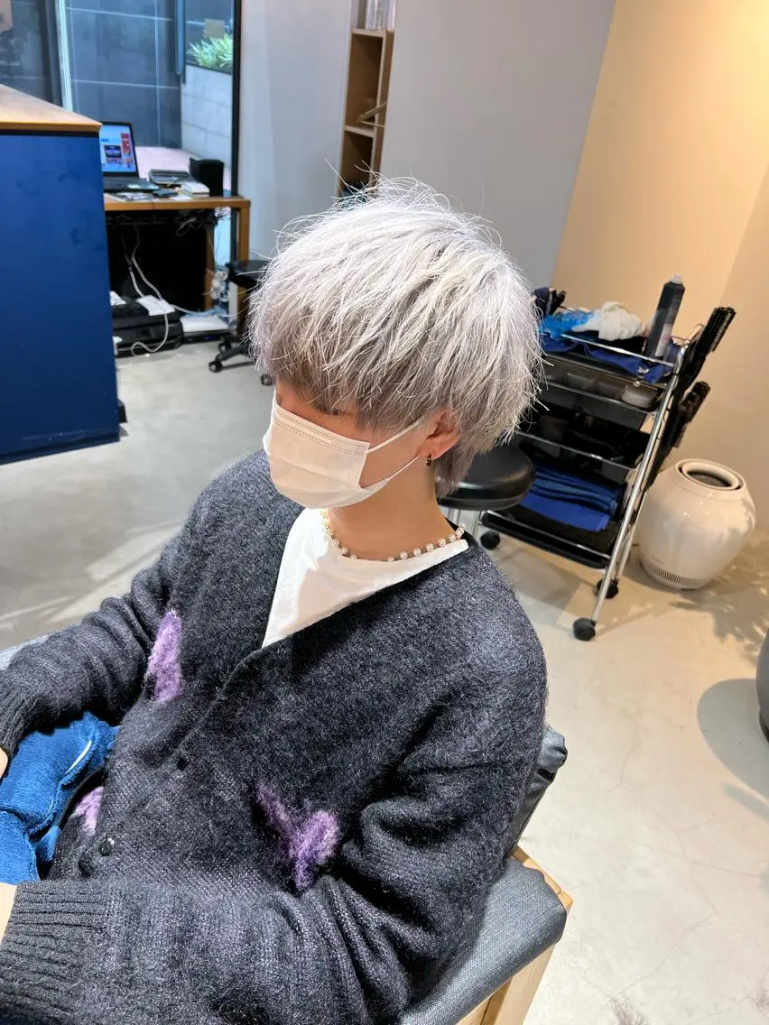 カラー メンズ マッシュ シルバー ホワイトシルバー カット ヘアカラー トリートメント メンズ専門 井藤 雅也のヘアスタイル