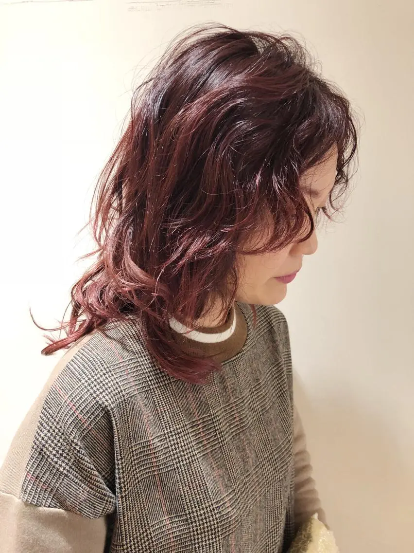 ロング カラー レッドカラー ウルフカット 東 みのりのヘアスタイル