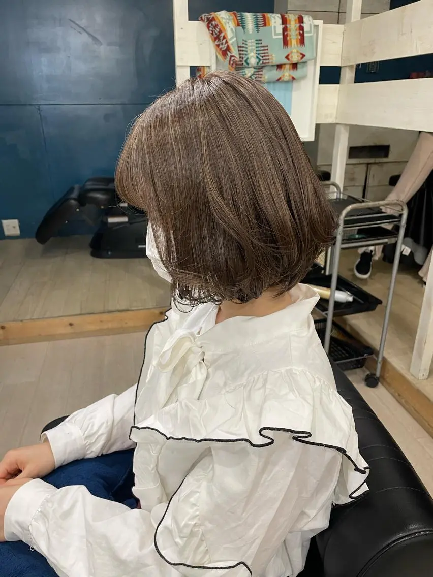ミディアム カラー ベージュカラー ブリーチ ハイライトカラー ミルクティーベージュ ハイライト Mens cut Hannaのヘアスタイル